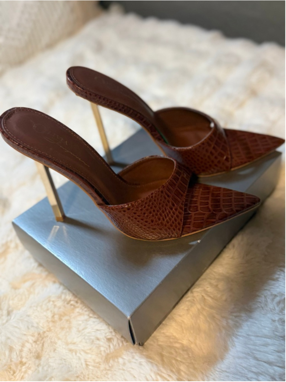 Preowned, Olivia Jaymes stiletto mules,pointed toe, croc embossed, brown , 8.5 - Picture 4 of 5